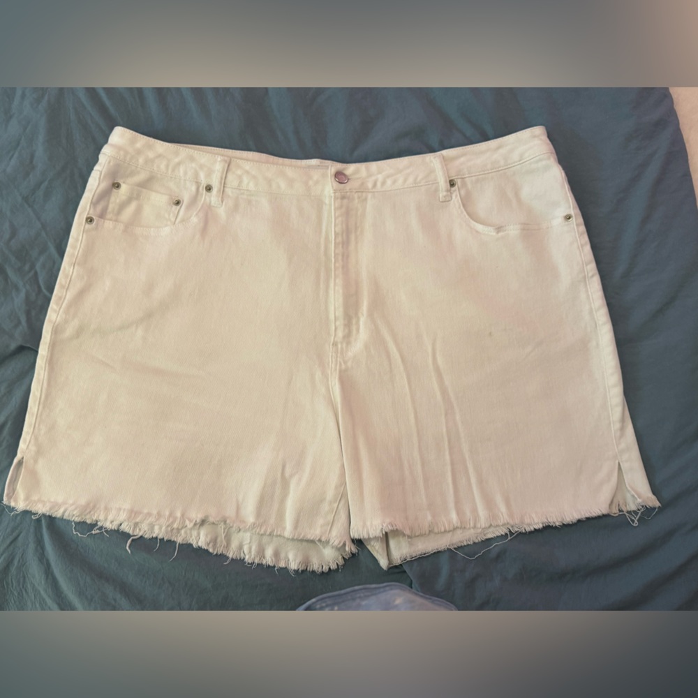 Tinsel Women's Cream Jean Shorts